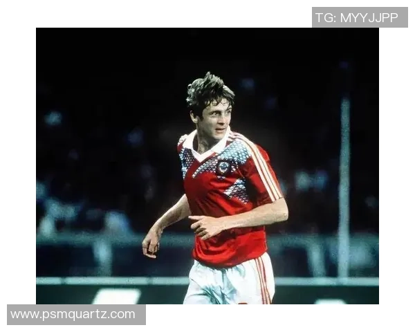 曾经辉煌的绿茵场上他是明星如今却因吸毒而沉沦的足球传奇